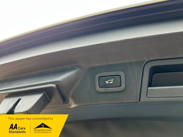 Used Land Rover Range Rover Velar 2017 for sale - 71779103: Photo 33