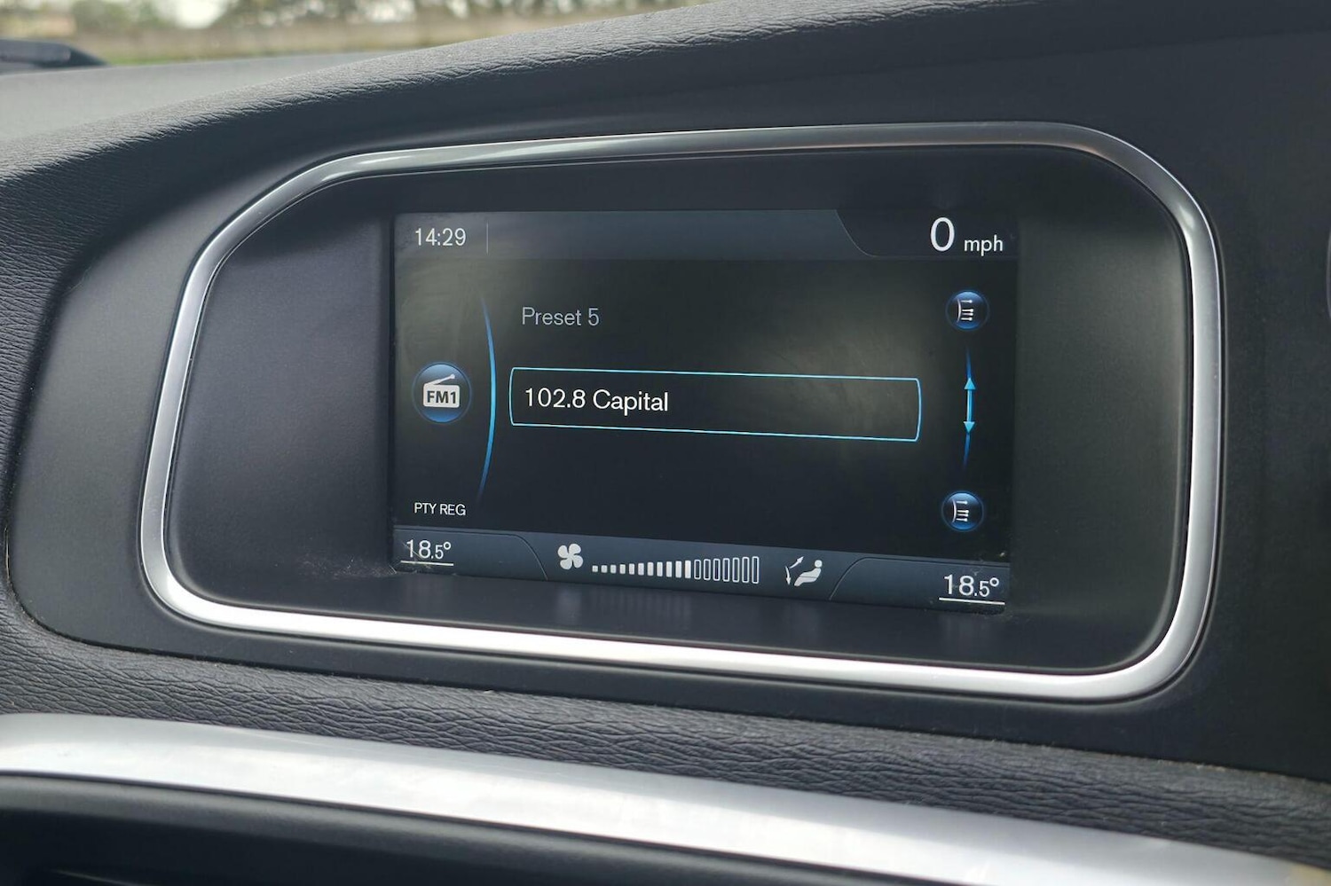 Used Volvo V40 2013 for sale - 78183049: Photo 17