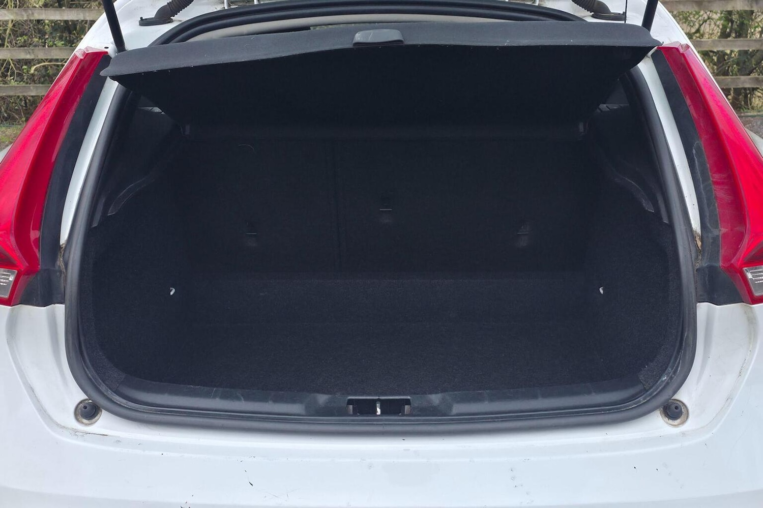 Used Volvo V40 2013 for sale - 78183049: Photo 46