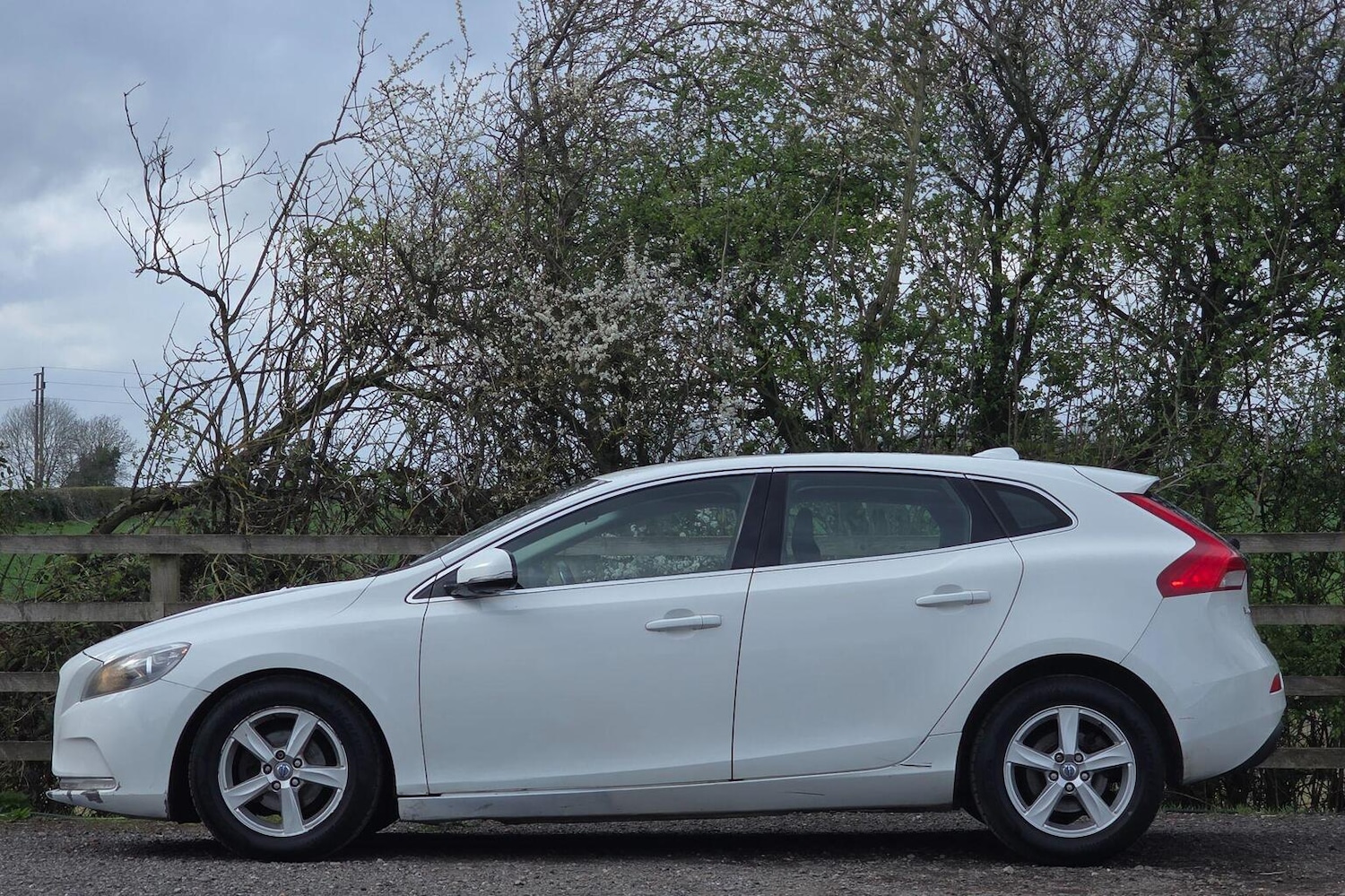 Used Volvo V40 2013 for sale - 78183049: Photo 9