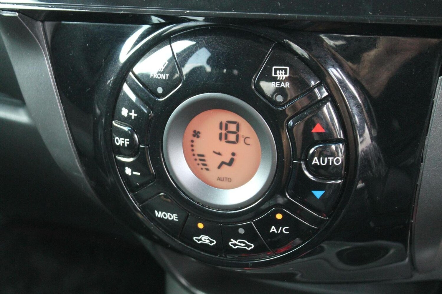 Used Nissan Note 2015 for sale - 77464729: Photo 24