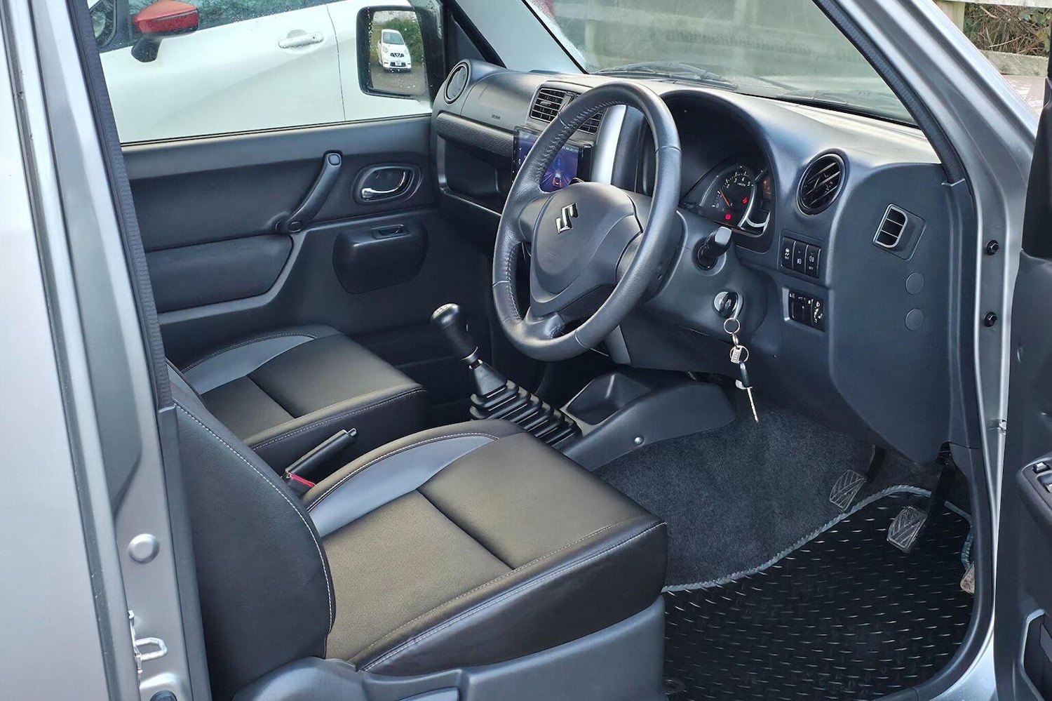 Used Suzuki Jimny 2014 for sale - 77237082: Photo 3