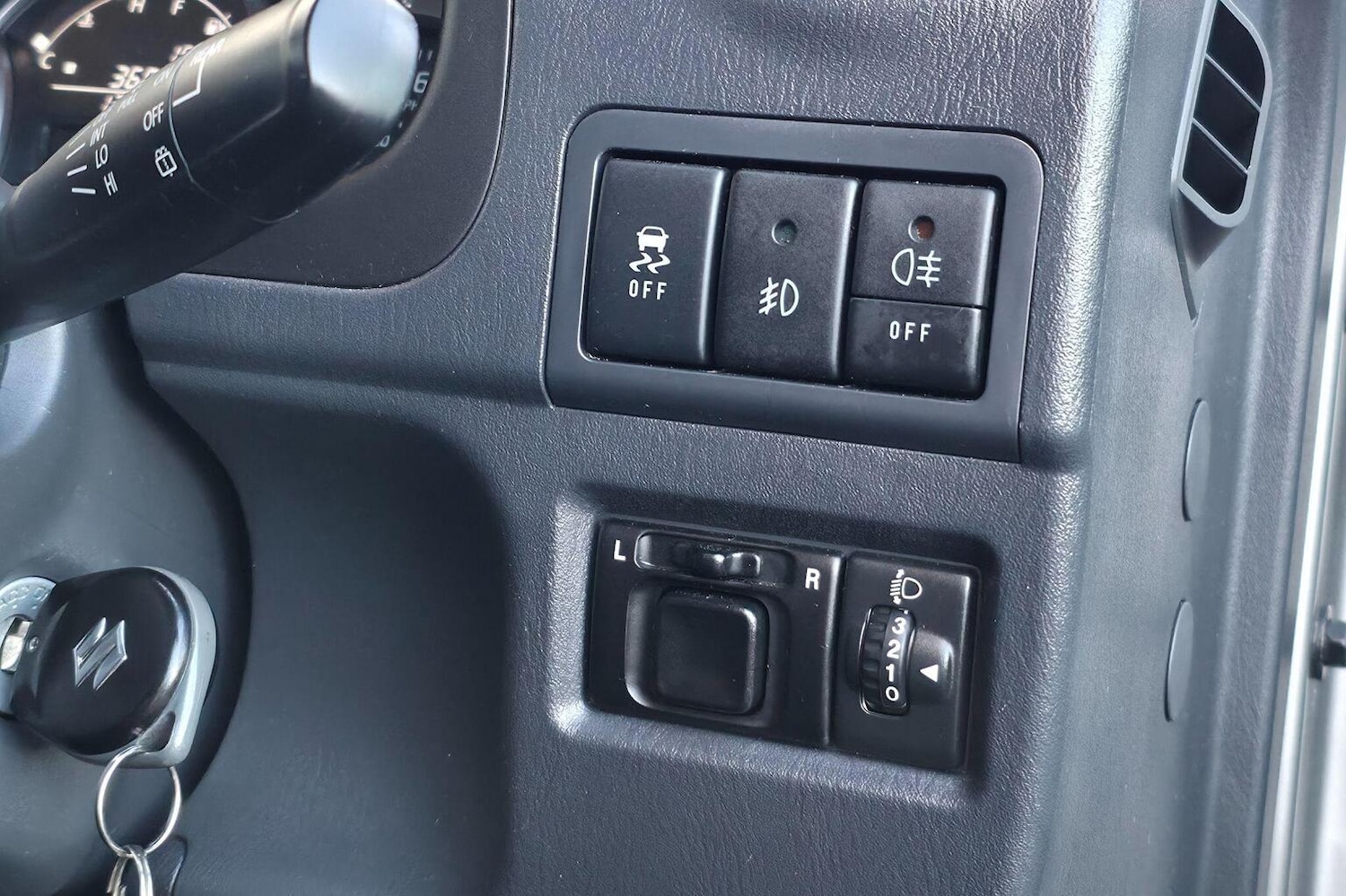 Used Suzuki Jimny 2014 for sale - 77237082: Photo 32