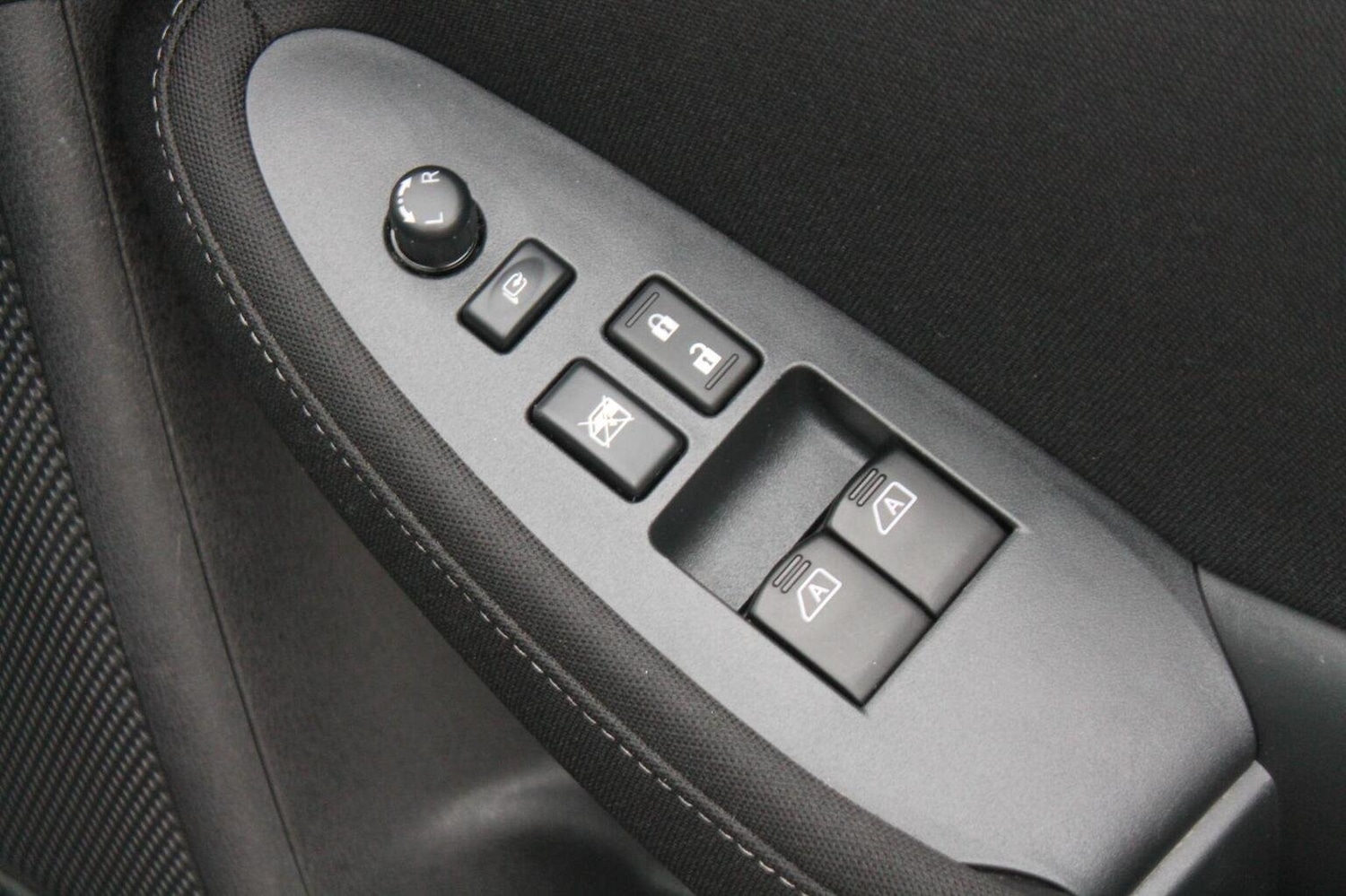 Used Nissan 370 Z 2012 for sale - 76793616: Photo 25