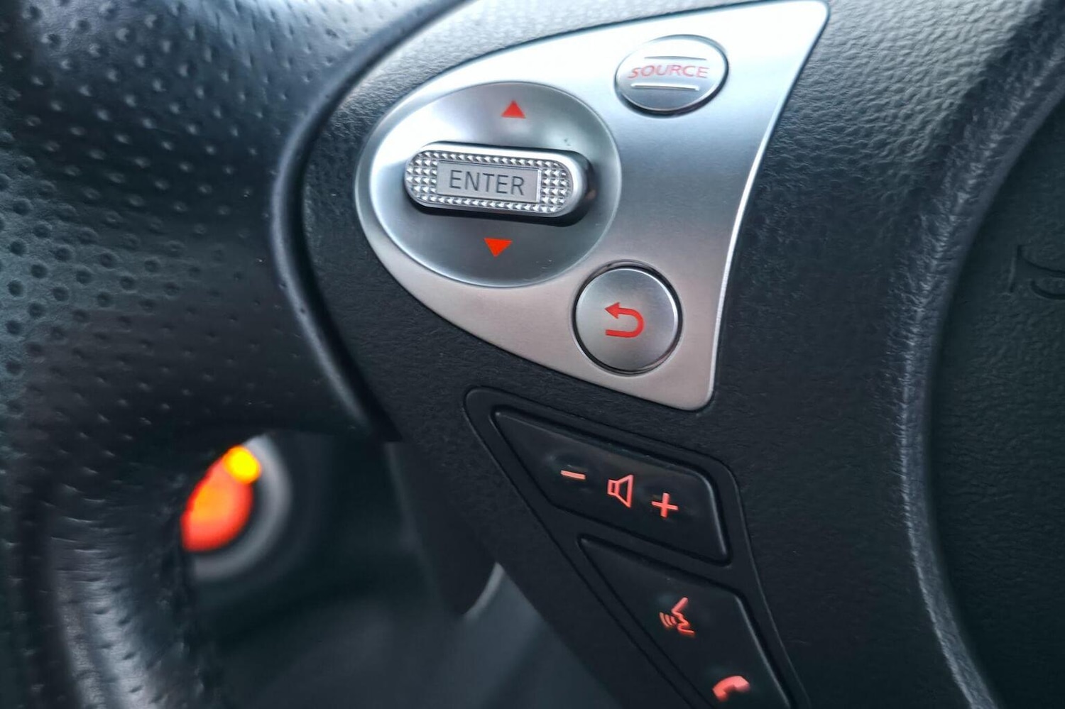 Used Nissan 370 Z 2011 for sale - 76643349: Photo 28