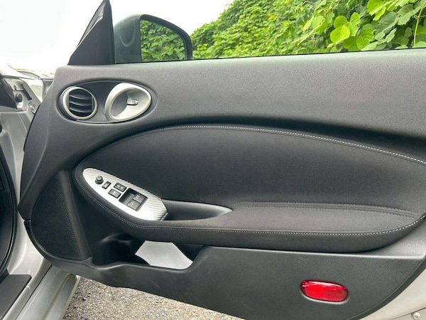 Used Nissan 370 Z 2012 for sale - 76174104: Photo 14