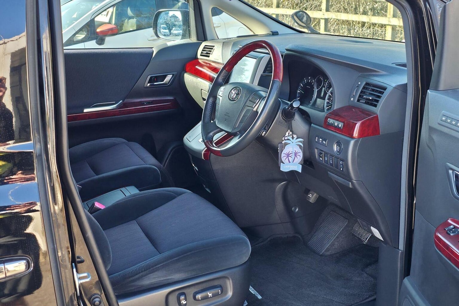 Used Toyota Vellfire 2024 for sale - 78197953: Photo 3