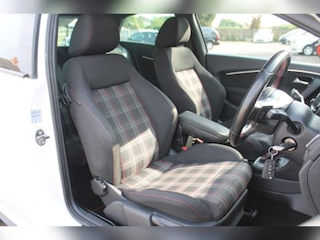 Used Volkswagen Polo 2017 for sale - 76793602: Photo