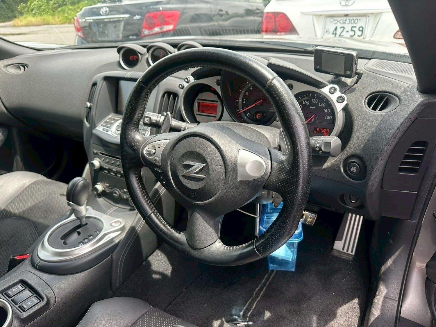 Used Nissan 370 Z 2010 for sale - 76793610: Photo 2