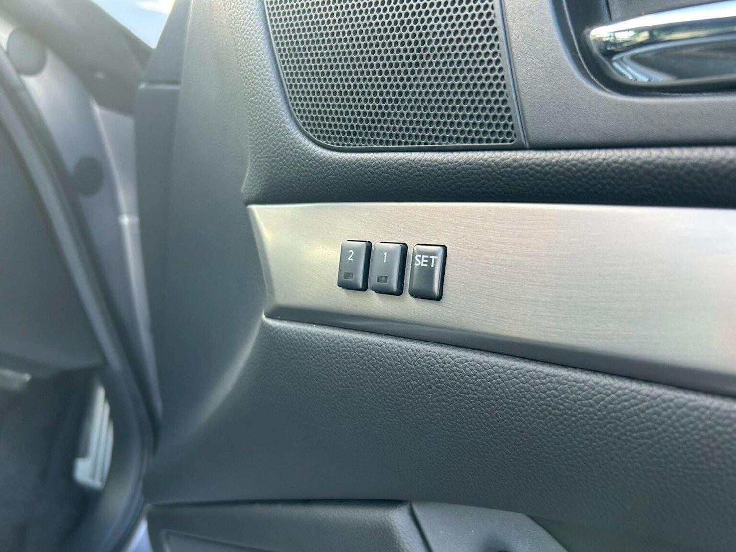 Used Nissan Skyline 2010 for sale - 76358165: Photo 23