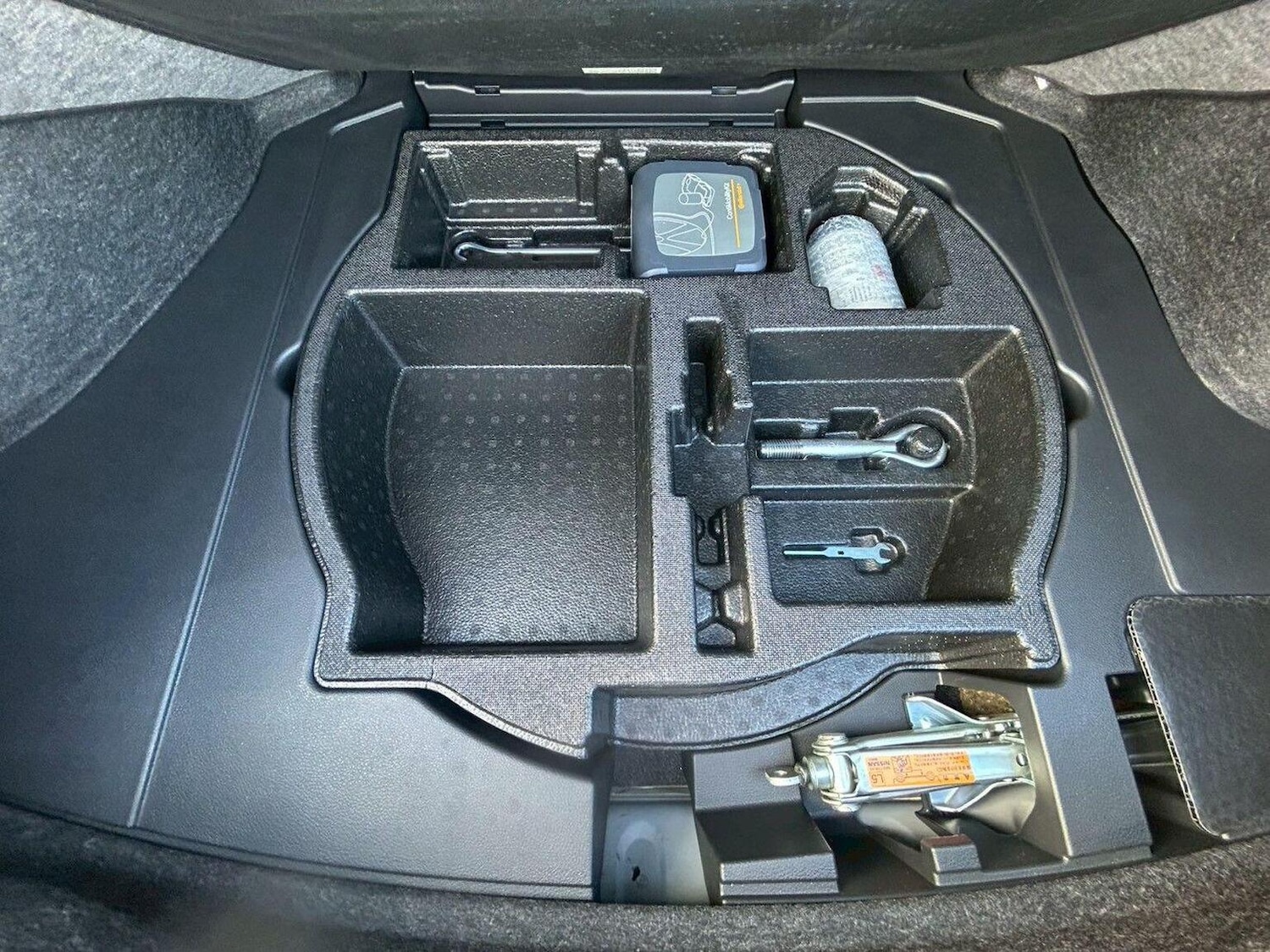 Used Nissan Skyline 2010 for sale - 76358165: Photo 31