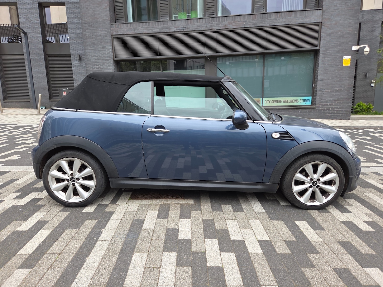Used MINI Convertible 2011 for sale - 78183530: Photo 7