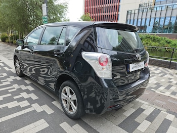 Used Toyota Verso 2010 for sale - 75561850: Photo