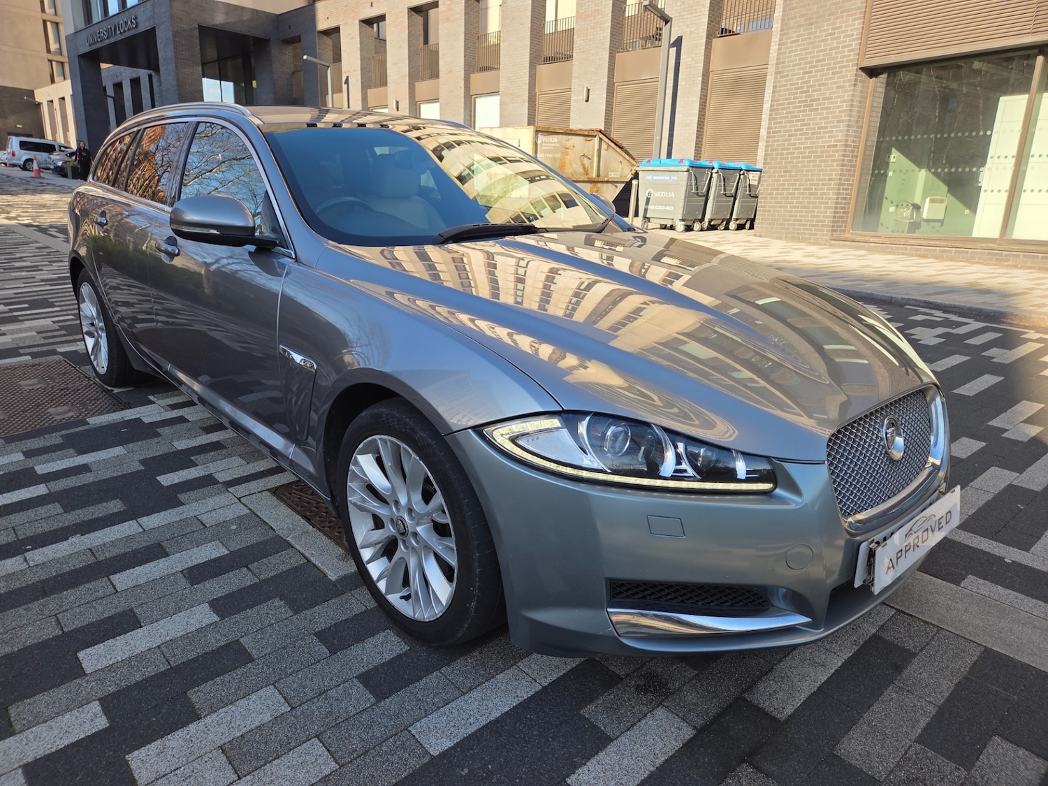 Used Jaguar XF 2013 for sale - 77938516: Photo 2