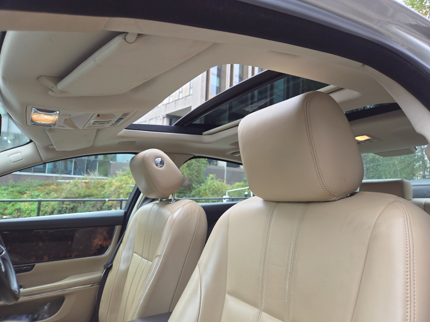 Used Jaguar XJ 2010 for sale - 76211960: Photo 10