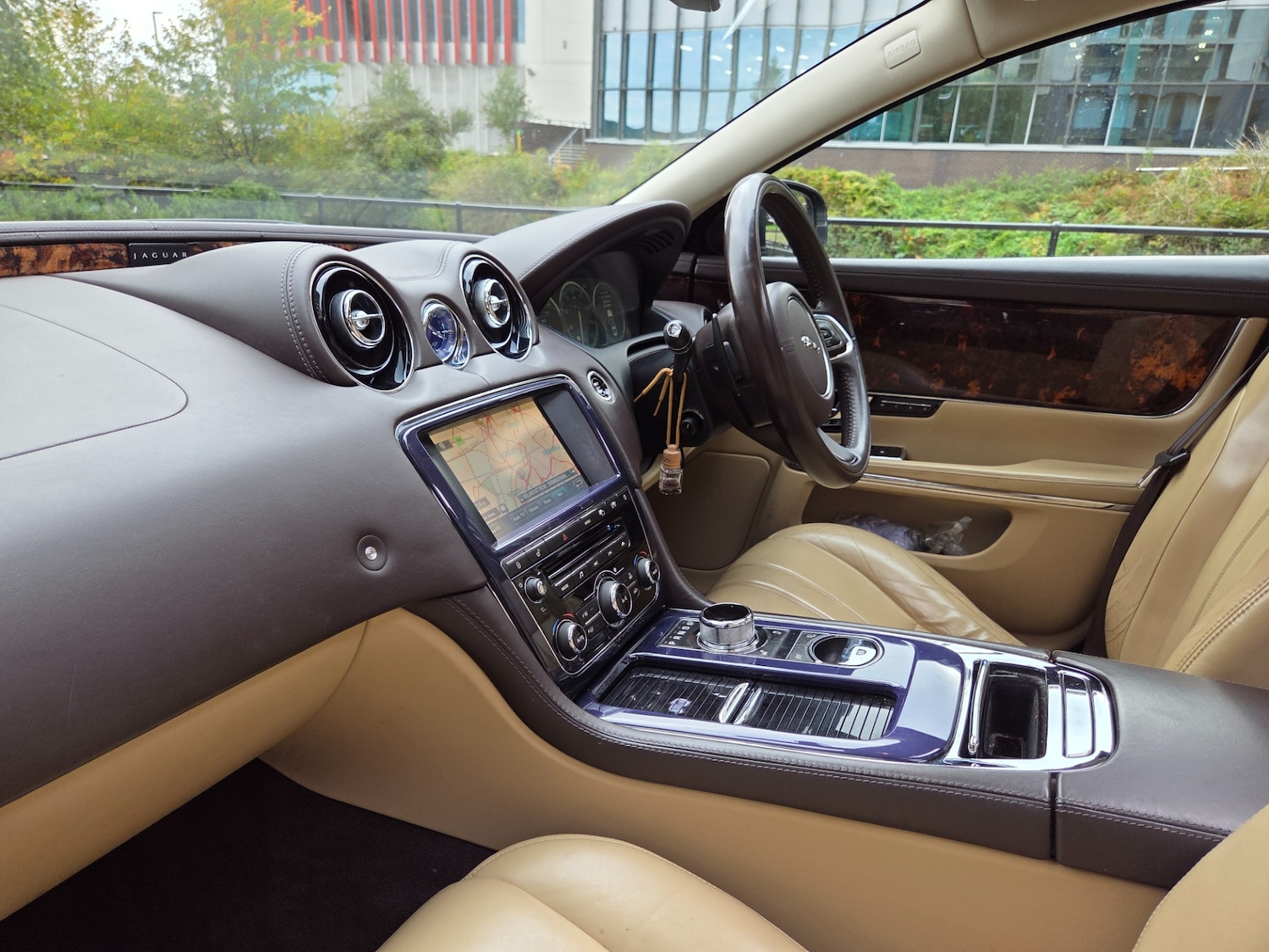 Used Jaguar XJ 2010 for sale - 76211960: Photo 11