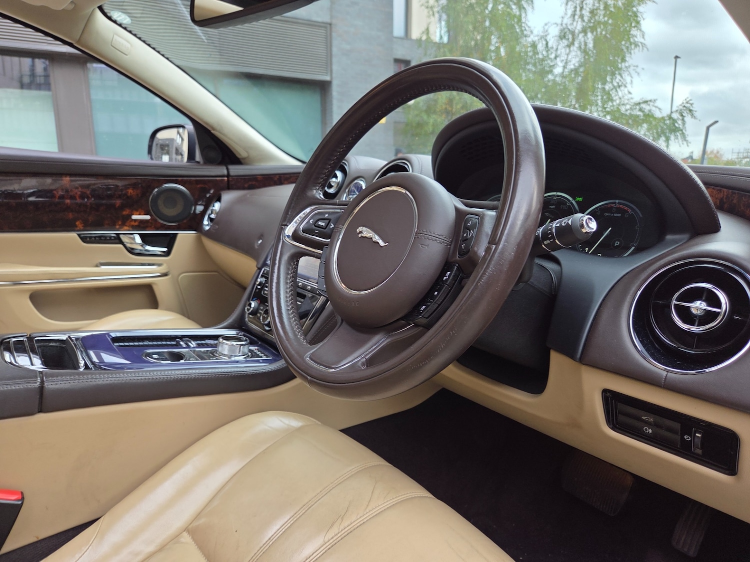 Used Jaguar XJ 2010 for sale - 76211960: Photo 12