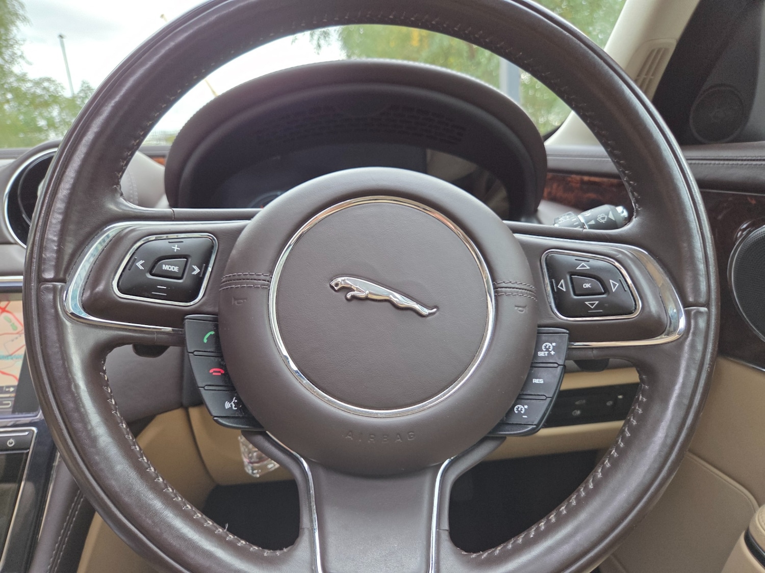 Used Jaguar XJ 2010 for sale - 76211960: Photo 14