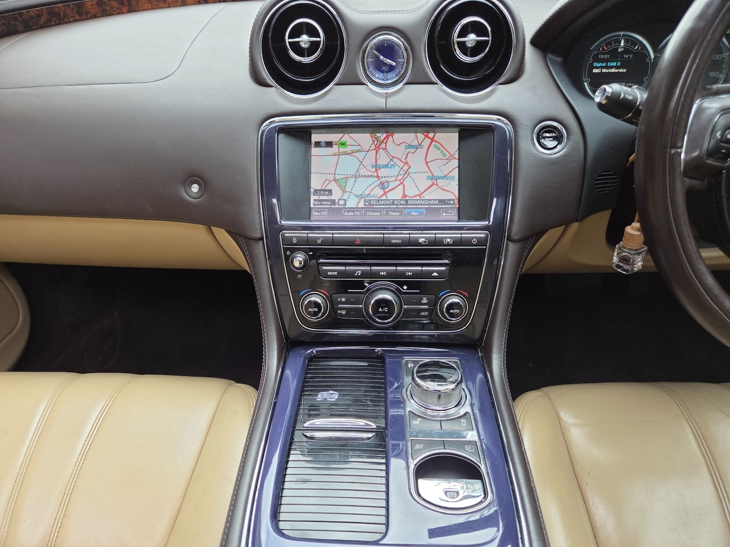 Used Jaguar XJ 2010 for sale - 76211960: Photo 15