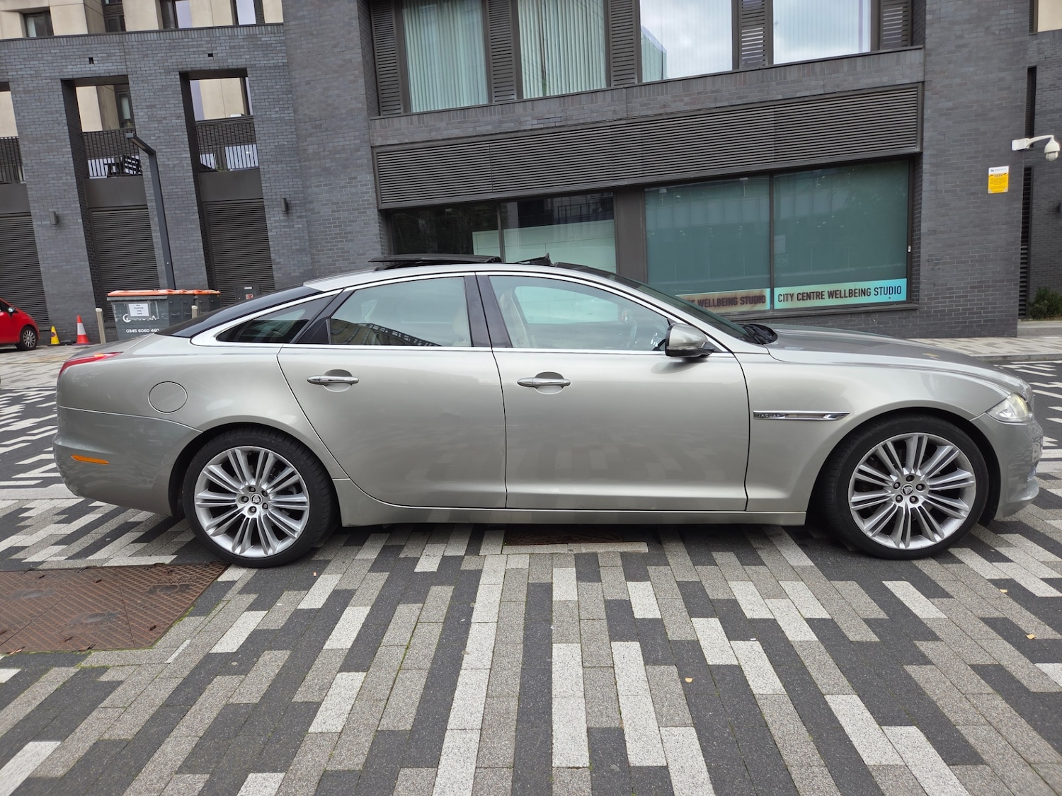 Used Jaguar XJ 2010 for sale - 76211960: Photo 18