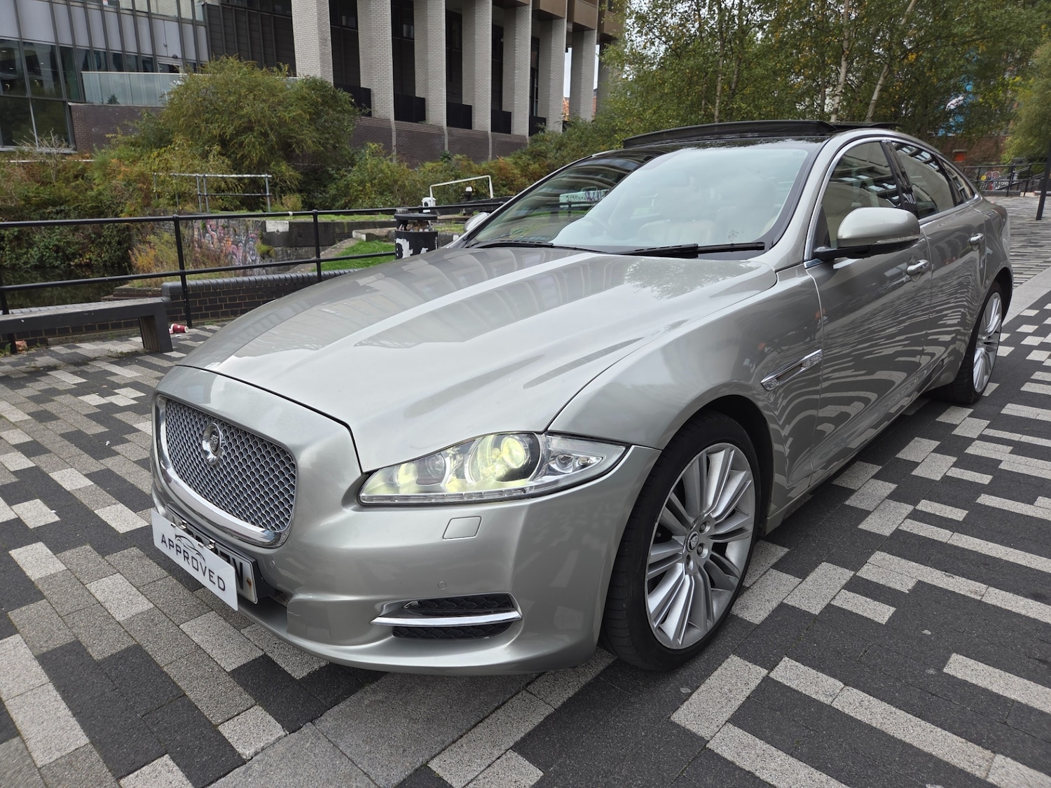 Used Jaguar XJ 2010 for sale - 76211960: Photo 19