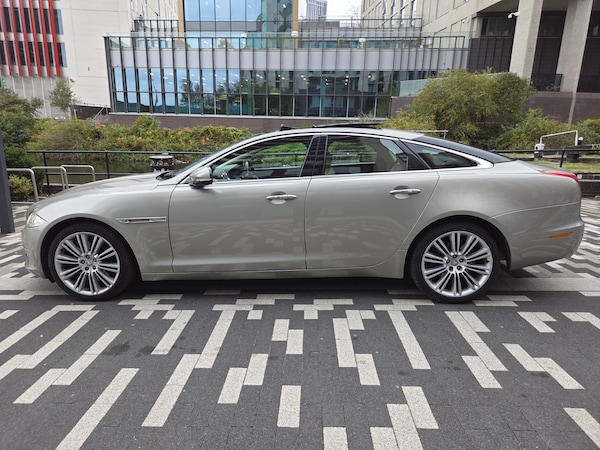 Used Jaguar XJ 2010 for sale - 76211960: Photo 1