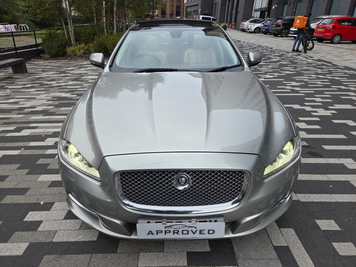 Used Jaguar XJ 2010 for sale - 76211960: Photo 4