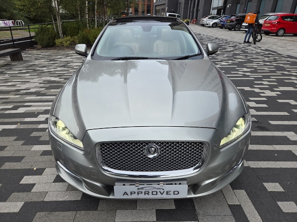 Used Jaguar XJ 2010 for sale - 76211960: Photo 4