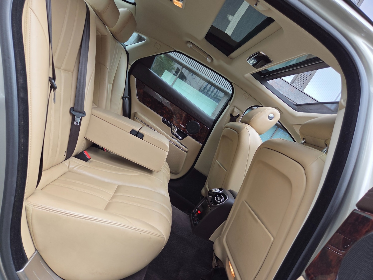 Used Jaguar XJ 2010 for sale - 76211960: Photo 7