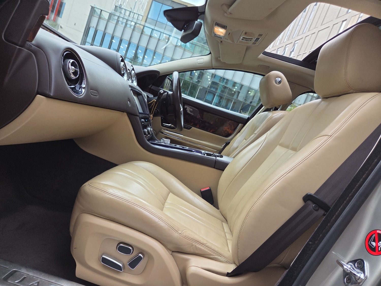 Used Jaguar XJ 2010 for sale - 76211960: Photo 8