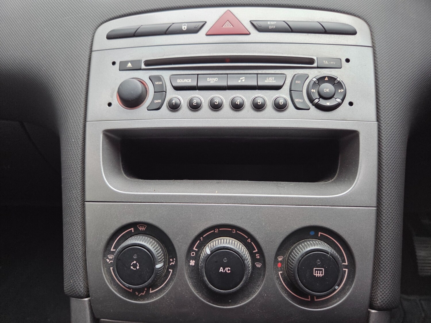 Used Peugeot 308 2011 for sale - 76292658: Photo 11