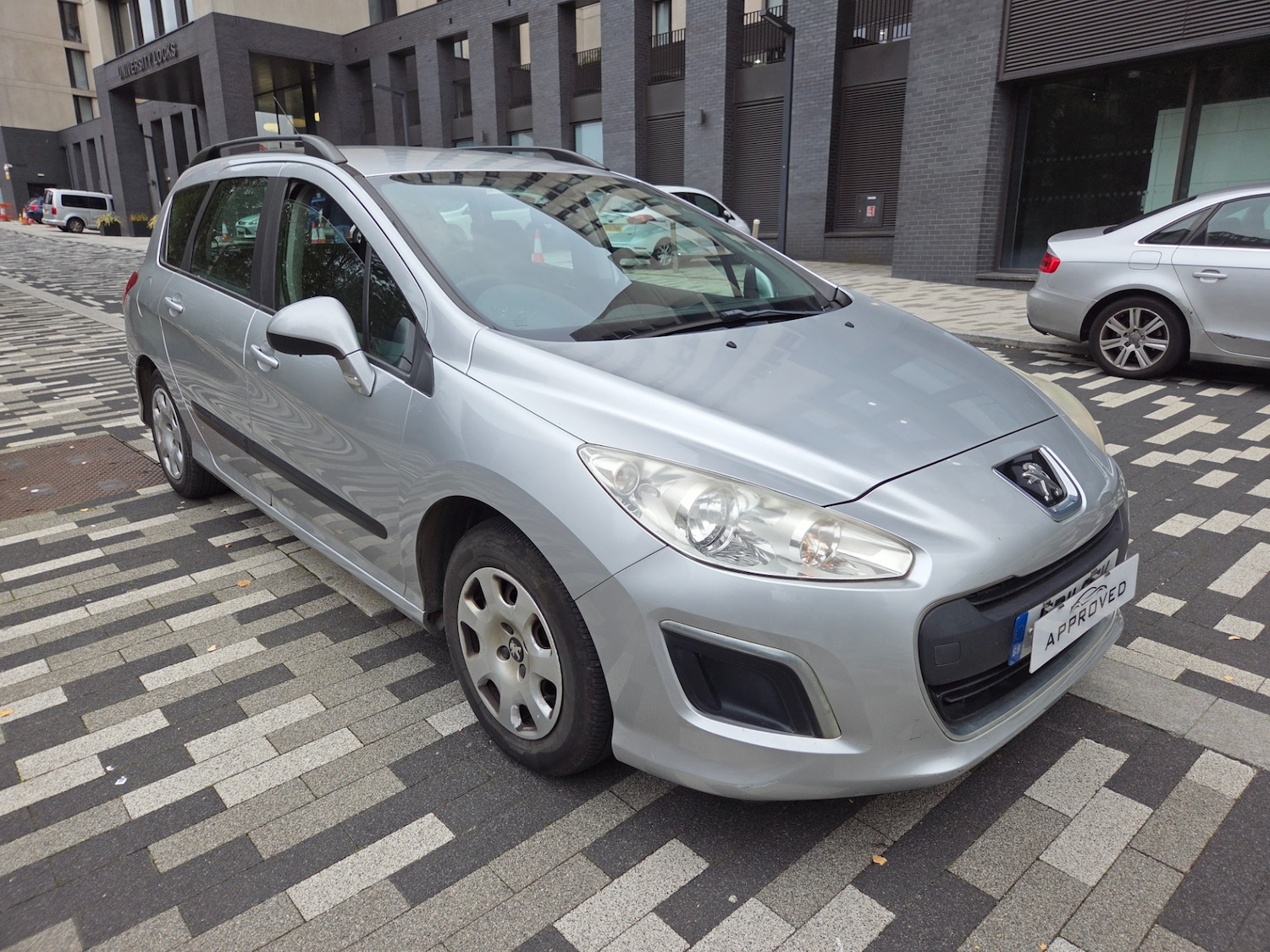 Used Peugeot 308 2011 for sale - 76292658: Photo 2