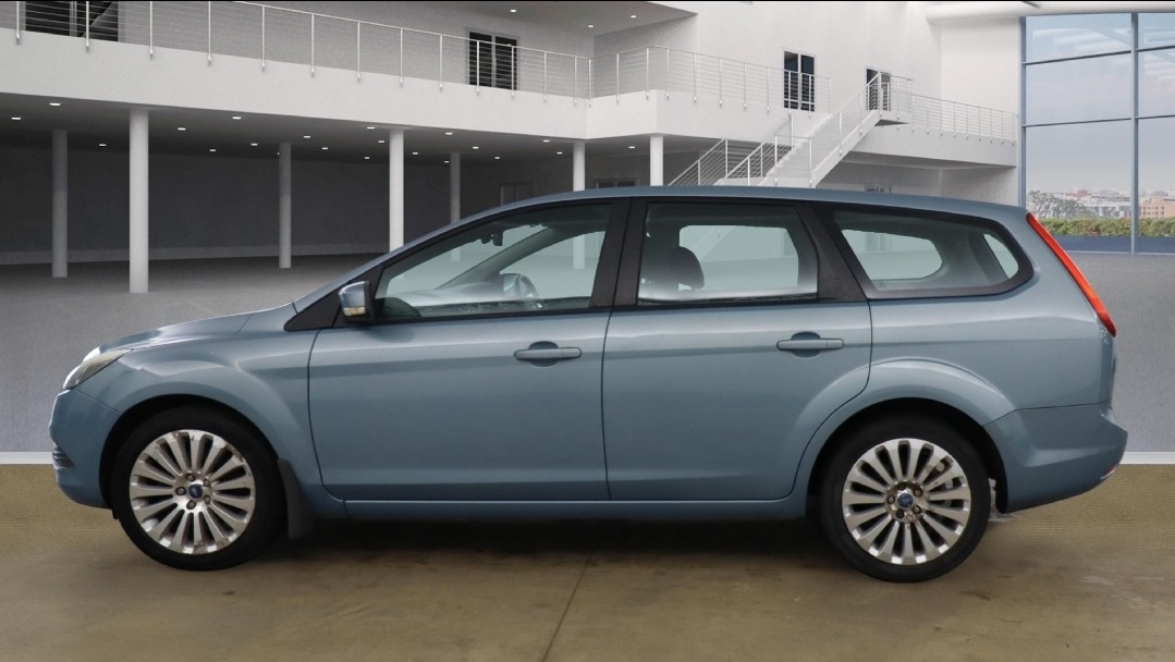 Used Ford Focus 2009 for sale - 76964306: Photo 2