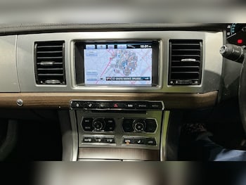 Used Jaguar XF 2013 for sale - 76260852: Photo 2
