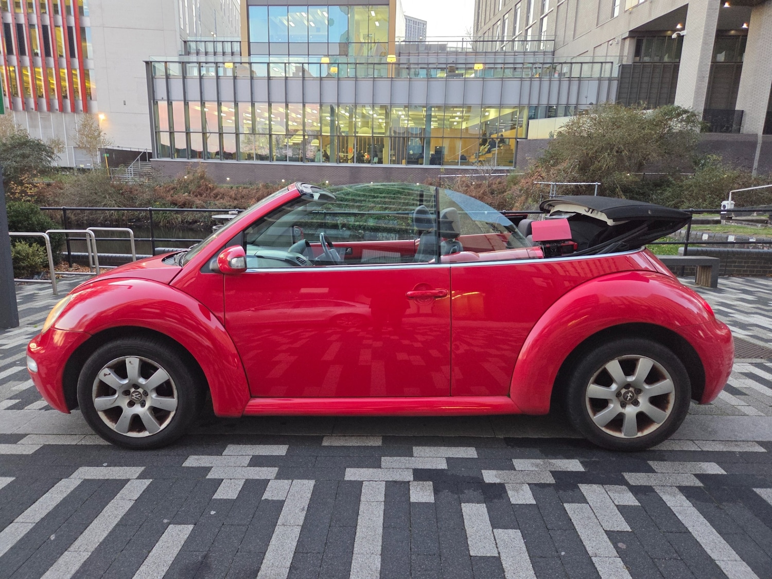 Used Volkswagen Beetle 2004 for sale - 76649657: Photo 1