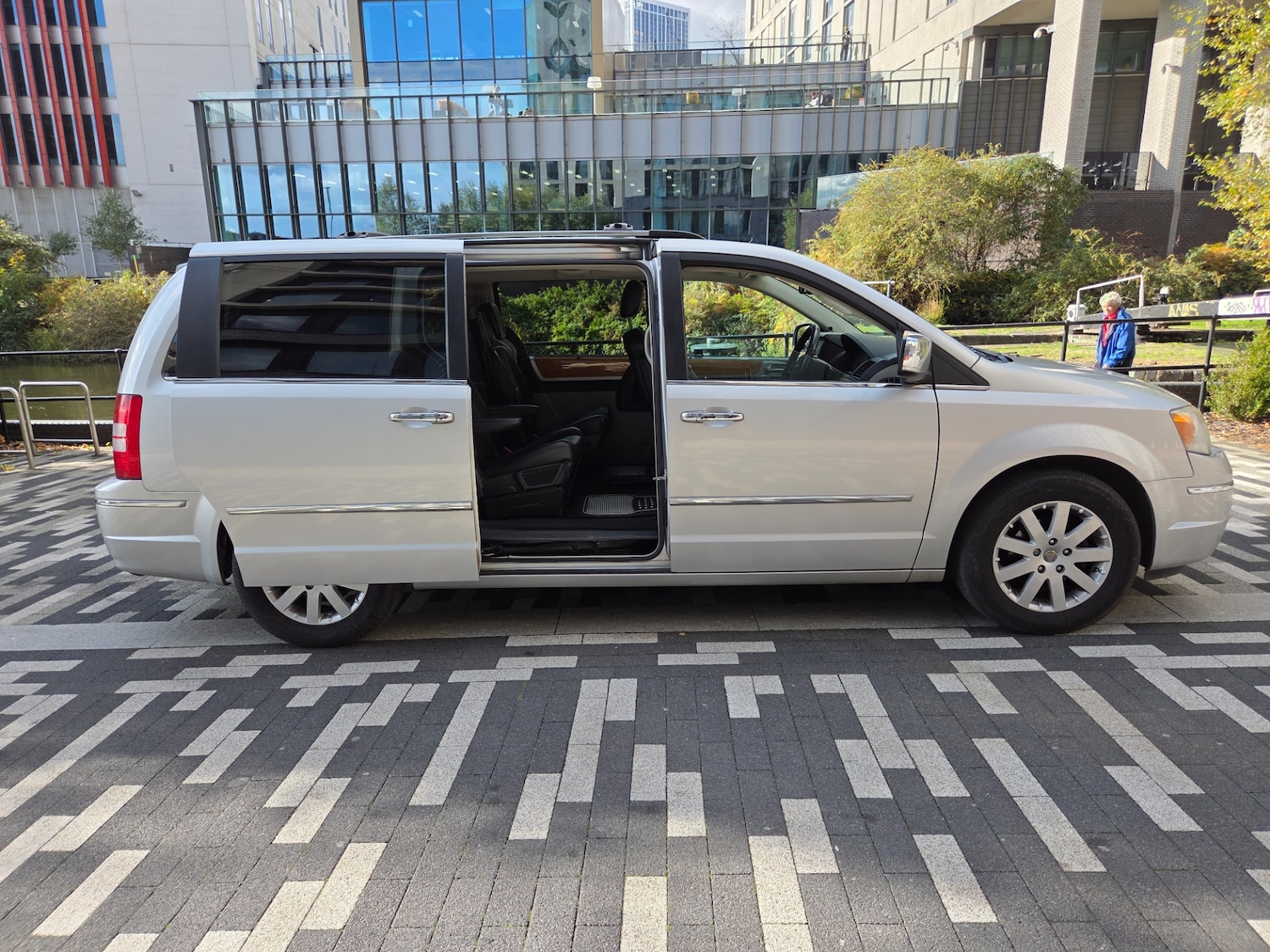 Used Chrysler Grand Voyager 2009 for sale - 76358295: Photo 2