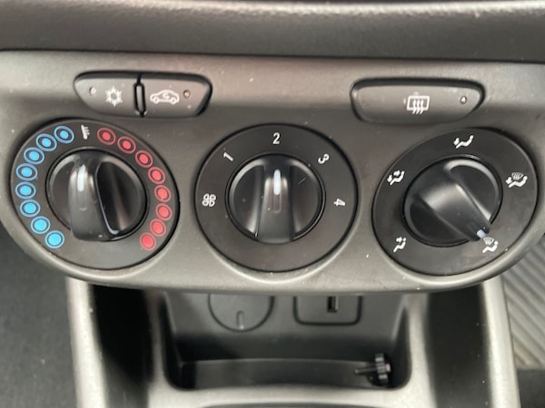 Used Vauxhall Corsa 2016 for sale - 76130572: Photo 16