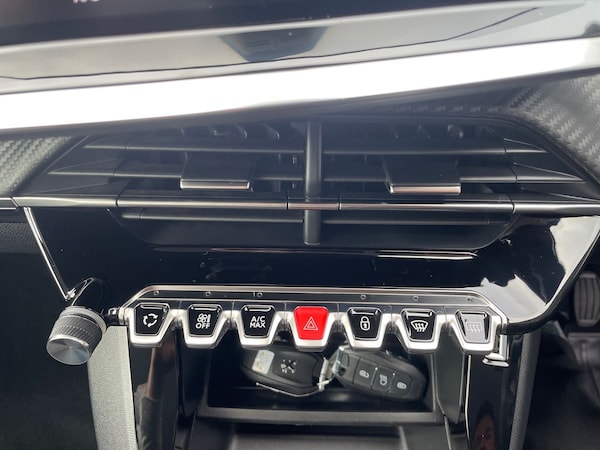Used Peugeot 208 2022 for sale - 76130832: Photo 16
