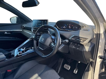 Used Peugeot 5008 2023 for sale - 76901504: Photo