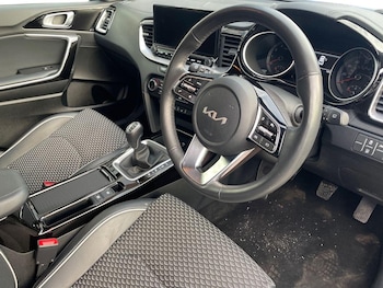 Used Kia XCeed 2023 for sale - 77047793: Photo