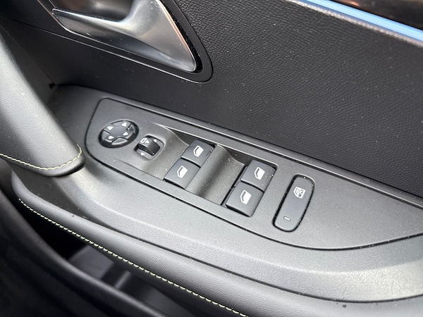 Used Peugeot 2008 2021 for sale - 76130810: Photo 17