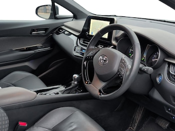 Used Toyota C-HR 2023 for sale - 77499735: Photo