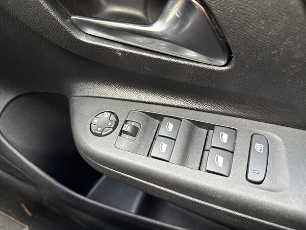 Used Vauxhall Corsa 2023 for sale - 75380758: Photo 17