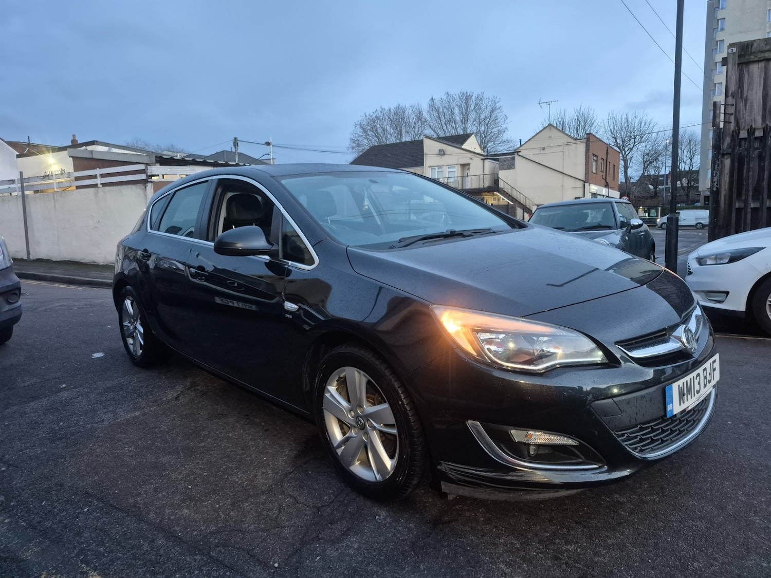Used Vauxhall Astra 2013 for sale - 77342757: Photo 2