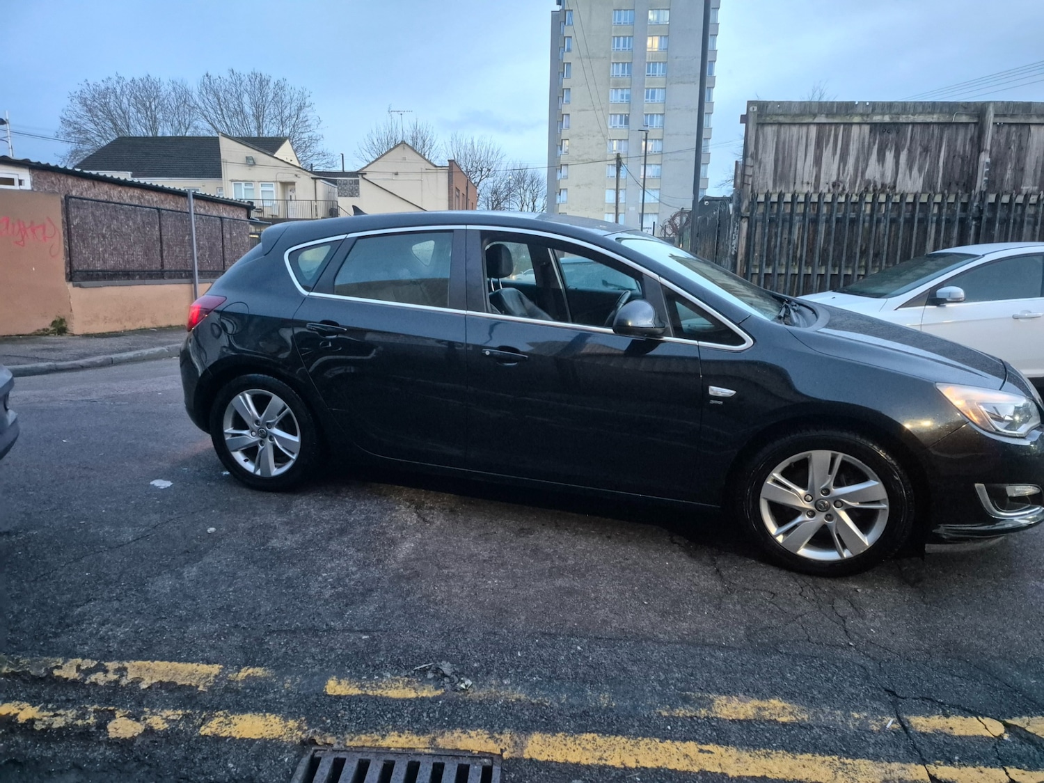 Used Vauxhall Astra 2013 for sale - 77342757: Photo 3