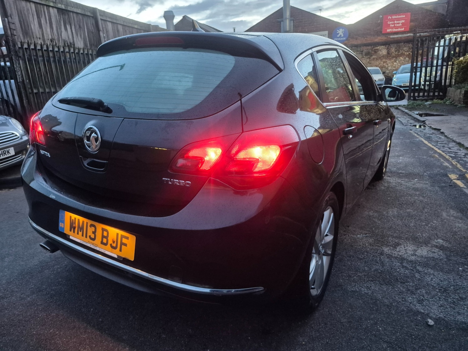 Used Vauxhall Astra 2013 for sale - 77342757: Photo 4
