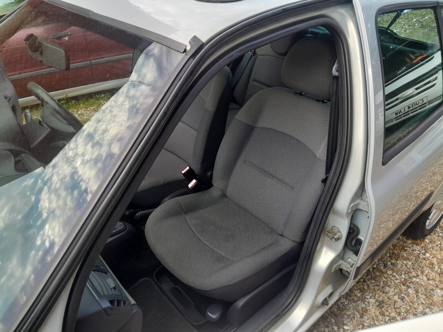 Renault Clio 2004 (04) - 1.4 16V Expression 5dr Auto - Image 11