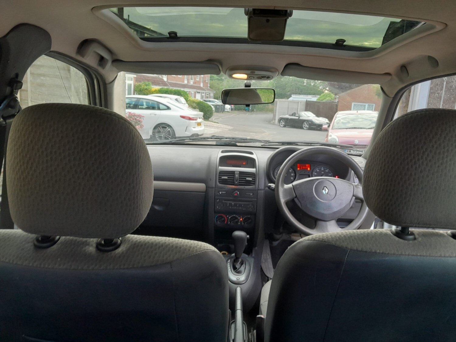 Renault Clio 2004 (04) - 1.4 16V Expression 5dr Auto - Image 14