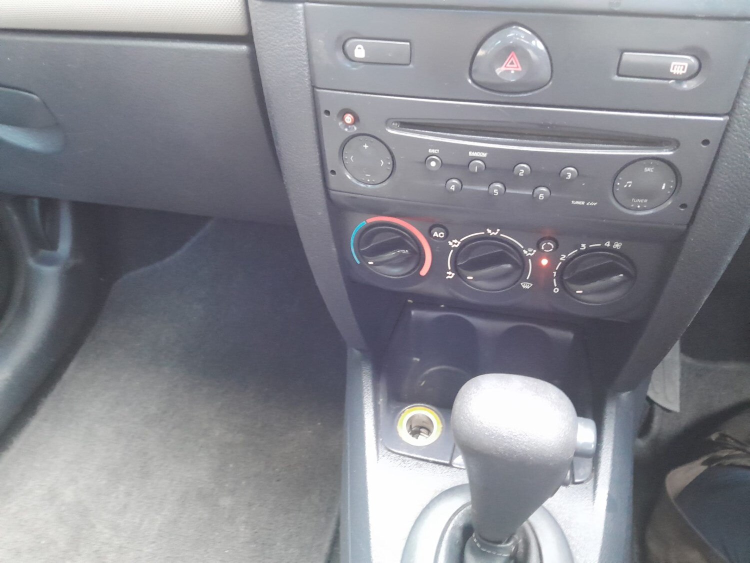 Renault Clio 2004 (04) - 1.4 16V Expression 5dr Auto - Image 16