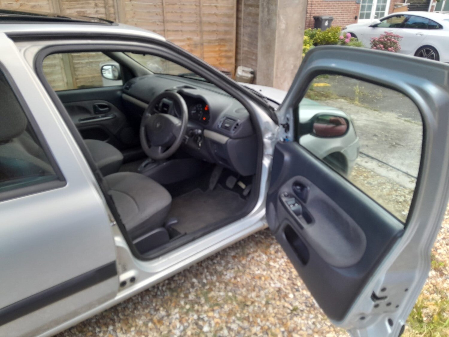 Renault Clio 2004 (04) - 1.4 16V Expression 5dr Auto - Image 8